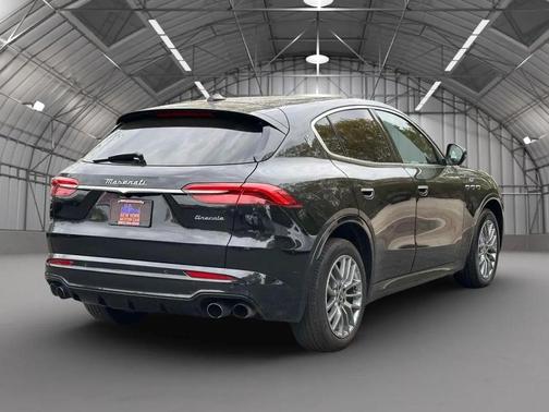 Nero Tempesta Metallic 2024 Maserati Grecale GT