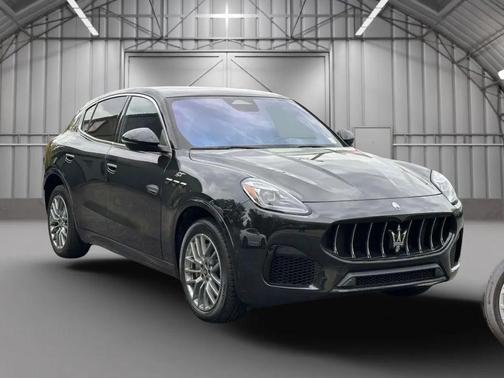 Nero Tempesta Metallic 2024 Maserati Grecale GT