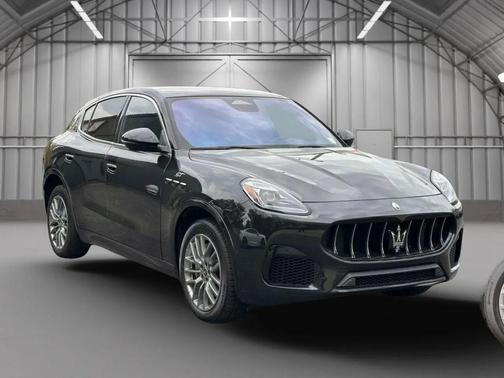 Nero Tempesta Metallic 2024 Maserati Grecale GT