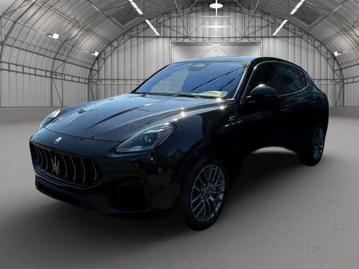 Nero Tempesta Metallic 2024 Maserati Grecale GT