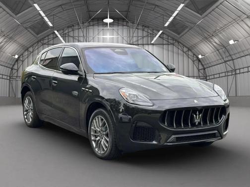 Nero Tempesta Metallic 2024 Maserati Grecale GT