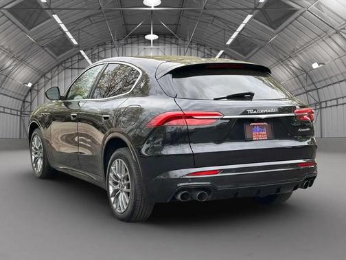 Nero Tempesta Metallic 2024 Maserati Grecale GT