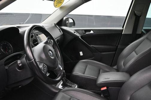 Gray 2014 Volkswagen Tiguan 4MOTION Auto SEL