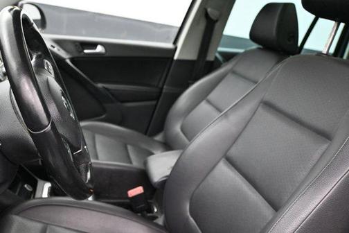 Gray 2014 Volkswagen Tiguan 4MOTION Auto SEL