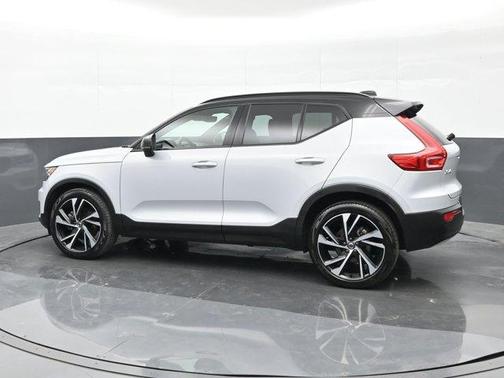 2021 Volvo XC40 T5 R-Design