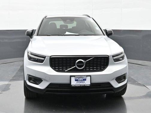 2021 Volvo XC40 T5 R-Design