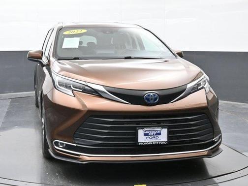 2022 Toyota Sienna XLE