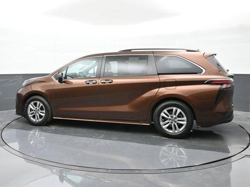 2022 Toyota Sienna XLE
