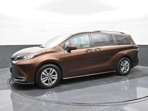 2022 Toyota Sienna XLE