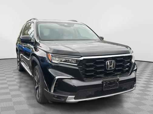 Crystal Black Pearl 2023 Honda Pilot