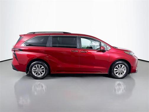 2024 Toyota Sienna XLE 7 Passenger