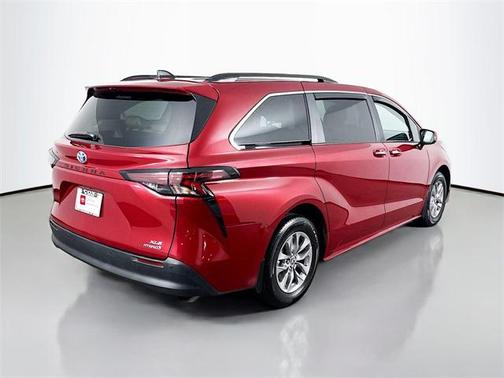 2024 Toyota Sienna XLE 7 Passenger