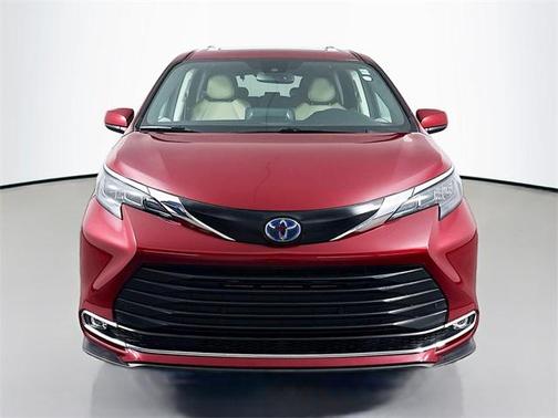 2024 Toyota Sienna XLE 7 Passenger