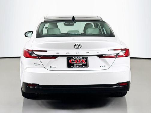 Wind Chill Pearl 2025 Toyota Camry XLE