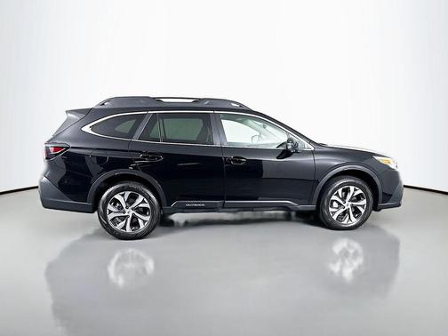 Crystal Black Silica 2022 Subaru Outback Limited XT