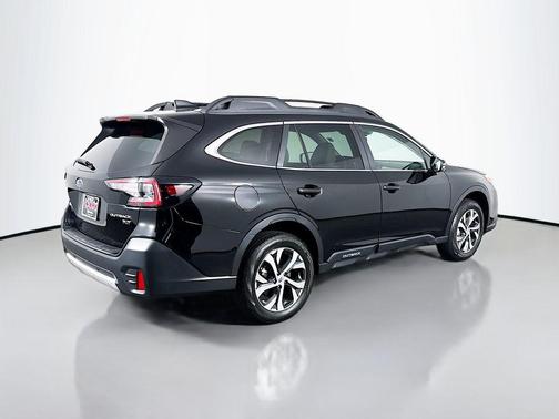 Crystal Black Silica 2022 Subaru Outback Limited XT