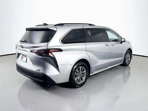 2024 Toyota Sienna XLE