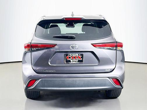 Magnetic Gray Metallic 2023 Toyota Highlander XLE