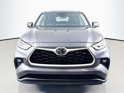 Magnetic Gray Metallic 2023 Toyota Highlander XLE
