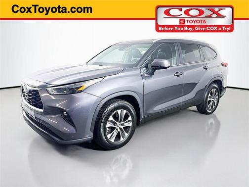 Magnetic Gray Metallic 2023 Toyota Highlander XLE