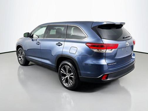 2019 Toyota Highlander LE I4