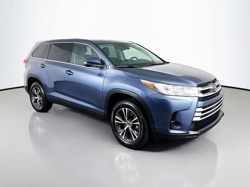 2019 Toyota Highlander LE I4