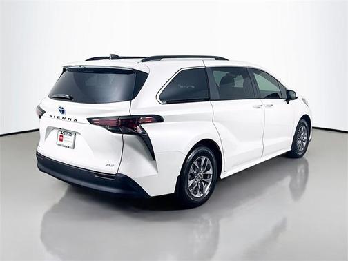 2025 Toyota Sienna XLE