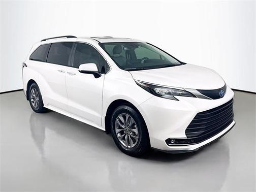 2025 Toyota Sienna XLE