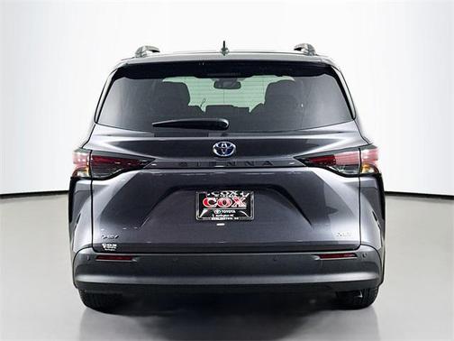 2025 Toyota Sienna XLE 8 Passenger