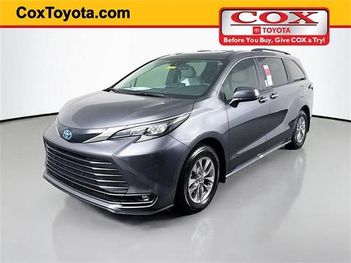 2025 Toyota Sienna XLE 8 Passenger