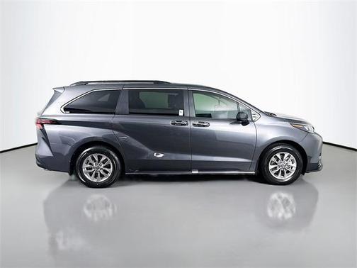 2025 Toyota Sienna XLE 8 Passenger