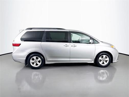 2020 Toyota Sienna LE