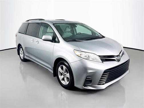2020 Toyota Sienna LE