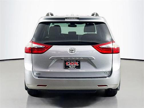 2020 Toyota Sienna LE
