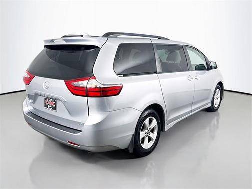 2020 Toyota Sienna LE