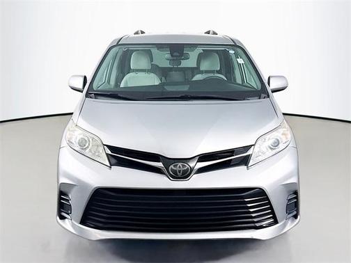 2020 Toyota Sienna LE