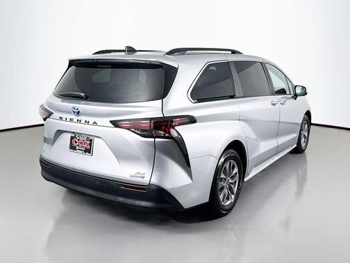 2024 Toyota Sienna XLE