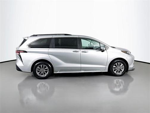 2024 Toyota Sienna XLE 8 Passenger