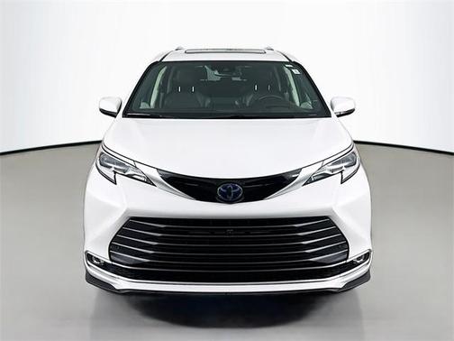 2023 Toyota Sienna Platinum 7 Passenger
