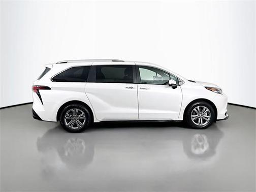 2023 Toyota Sienna Platinum 7 Passenger