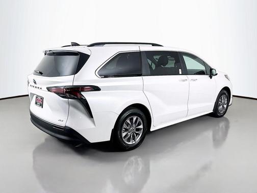 2025 Toyota Sienna XLE