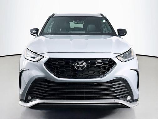 Cement 2025 Toyota Highlander XSE