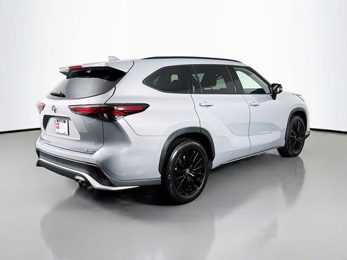 Cement 2025 Toyota Highlander XSE
