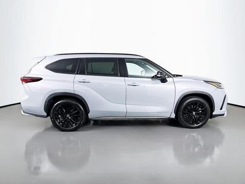 Cement 2025 Toyota Highlander XSE
