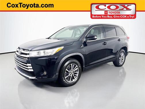 Midnight Black Metallic 2019 Toyota Highlander XLE