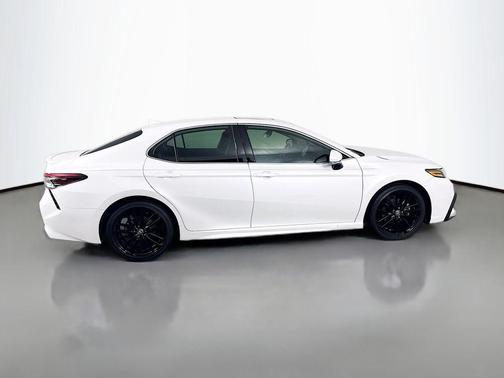 2024 Toyota Camry Hybrid SE