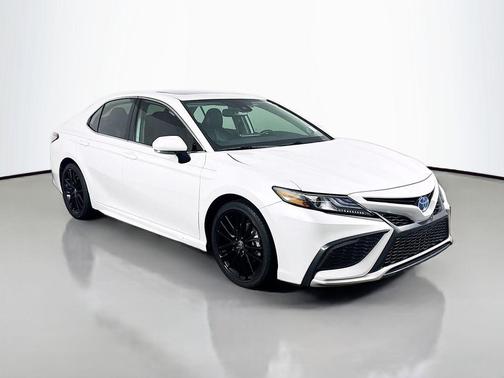 2024 Toyota Camry Hybrid SE