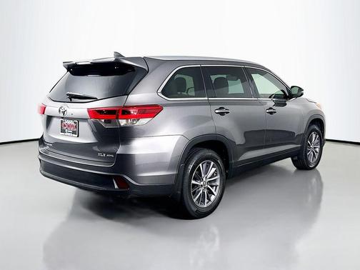 Predawn Gray Mica 2019 Toyota Highlander XLE