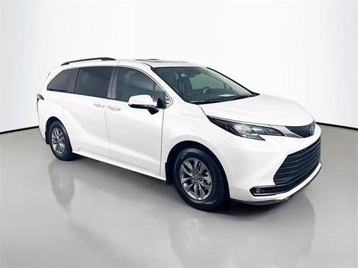 2025 Toyota Sienna XLE