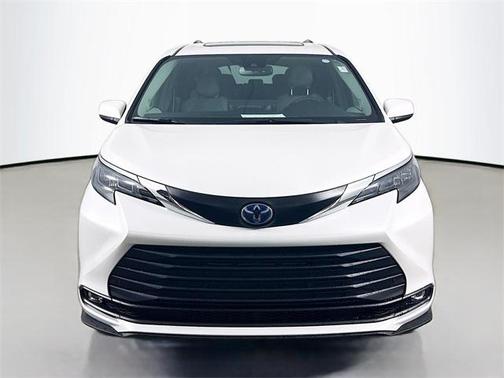 2025 Toyota Sienna XLE